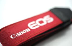 สายคล้องกล้อง Canon สีแดง EOS II ของแท้ (Original)