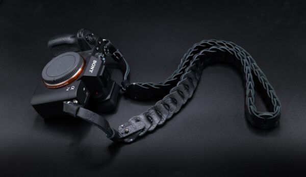 สายคล้องกล้อง Nishikawa S921 Black