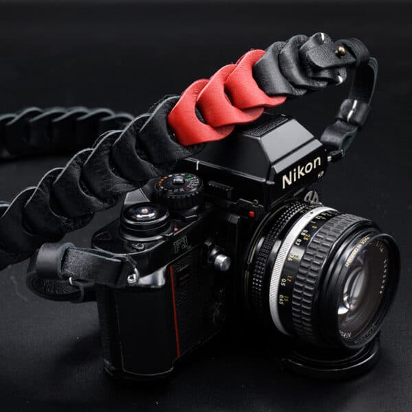 สายคล้องกล้อง Nishikawa S921 Black/Red