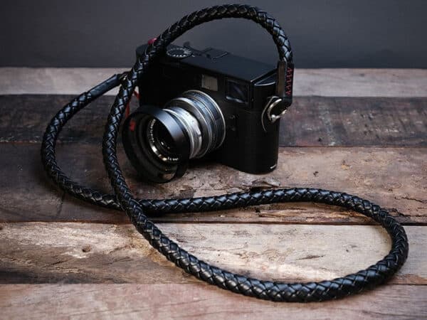 สายคล้องกล้อง Barton Whip Pitch Black