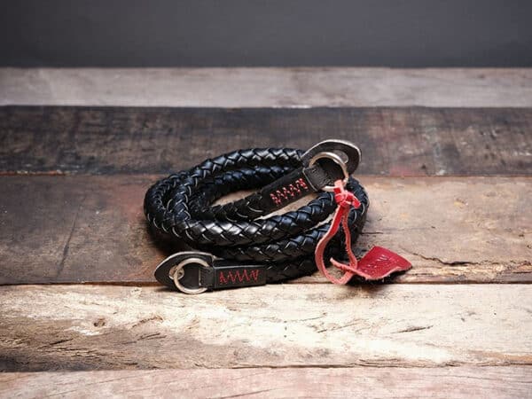 สายคล้องกล้อง Barton Whip Pitch Black