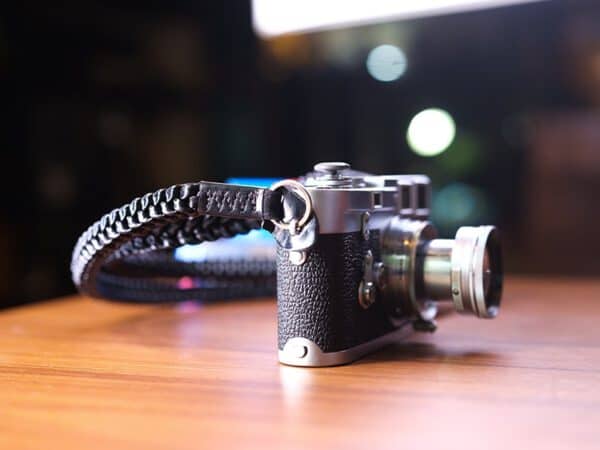 สายคล้องกล้องหนังถัก Barton Braided Chrome