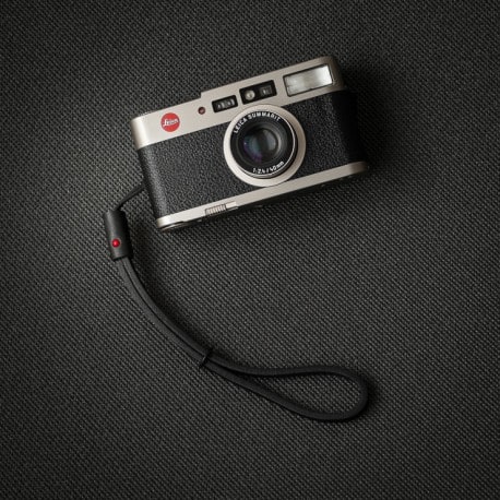 สายคล้องข้อมือกล้อง DeadCameras Black Nano Wrist Strap