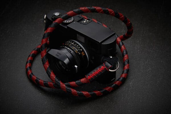 สายคล้องกล้อง Next ARAKI Black/Burgundy