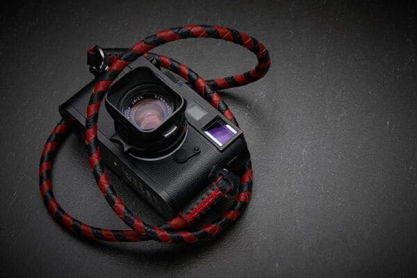สายคล้องกล้อง Next ARAKI Black/Burgundy
