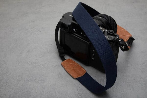 สายคล้องกล้อง Next Beaton Navy