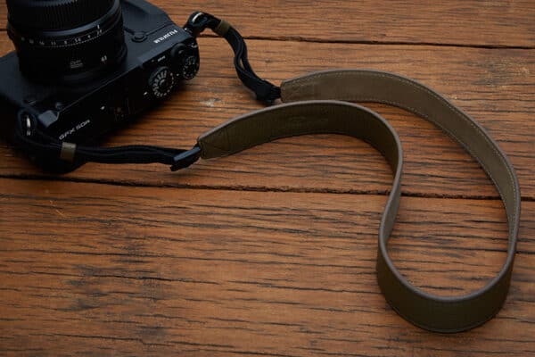 สายคล้องกล้องหนังแท้ Next AVEDON Safari