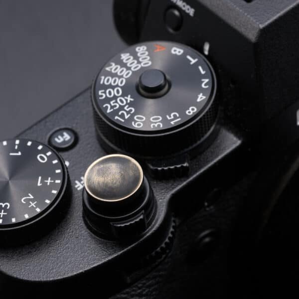 ปุ่มกล้องทองเหลืองรมดำ Vintage Brass Soft Release Button
