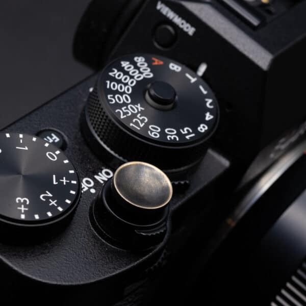ปุ่มกล้องทองเหลืองรมดำ Vintage Brass Soft Release Button