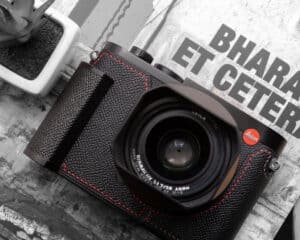 เคส Leica Q2 Black/Red Kontice เคสหนังแท้ สีดำด้ายแดง มีกริป สำหรับ Leica Q2 QP Q