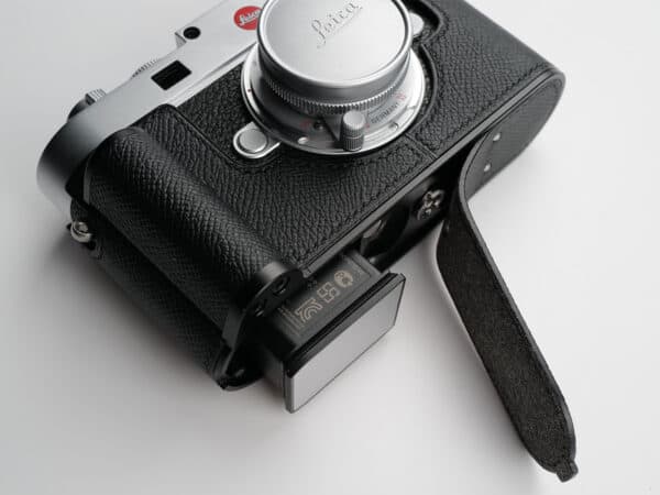 เคส Leica M11 Black Caviar สีดำหนังคาเวียร์ มีกริป จาก Kontice