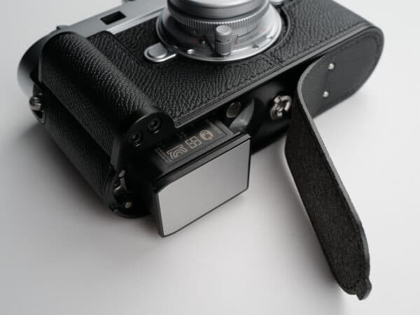 เคส Leica M11 Black Caviar สีดำหนังคาเวียร์ มีกริป จาก Kontice
