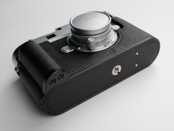 เคส Leica M11 Black Caviar สีดำหนังคาเวียร์ มีกริป จาก Kontice