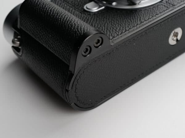 เคส Leica M11 Black Caviar สีดำหนังคาเวียร์ มีกริป จาก Kontice