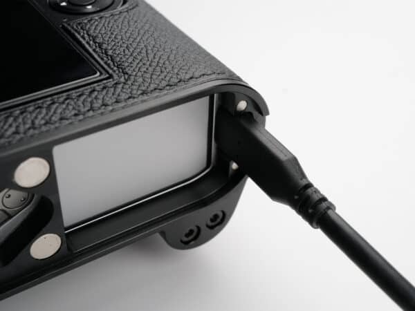 เคส Leica M11 Black Caviar สีดำหนังคาเวียร์ มีกริป จาก Kontice