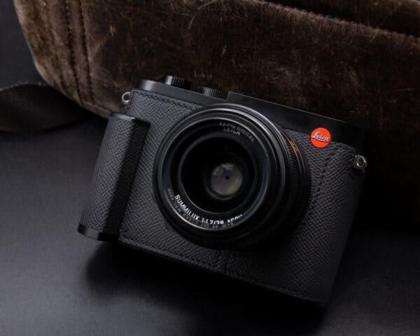 เคส Leica Q2 สีดำ Milicase มีกริป