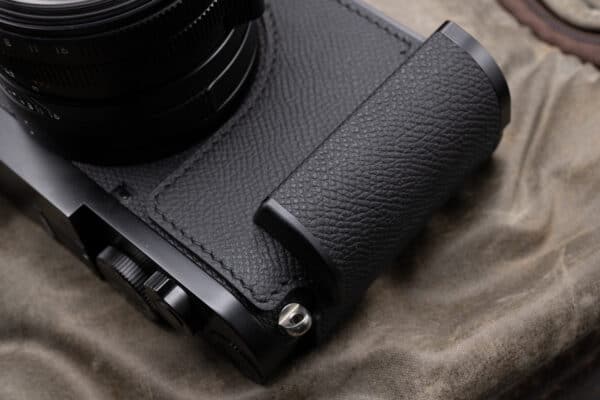 เคส Leica Q2 สีดำ Milicase มีกริป
