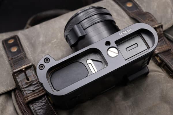 เคส Leica Q2 สีดำ Milicase มีกริป