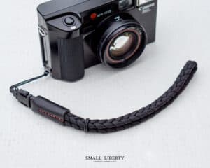 สายคล้องมือปลายเชือก Small Liberty Black