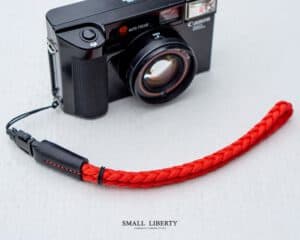 สายคล้องมือปลายเชือก Small Liberty Red