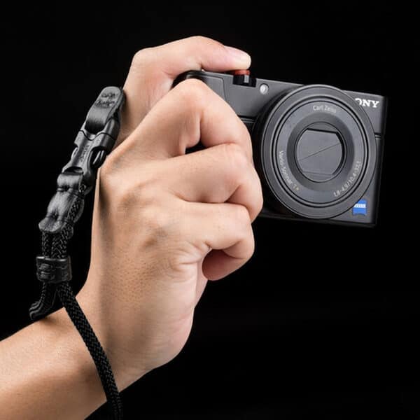 สายคล้องมือกล้องปลายเชือก Tusk Style สีดำ Nylon