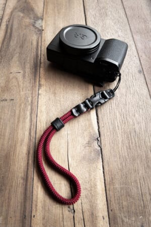 สายคล้องมือกล้องปลายเชือก Tusk Style สีแดง Burgundy Nylon