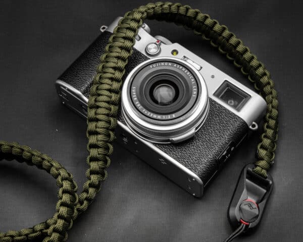 สายคล้องกล้อง Paracord Olive เส้นแบน พร้อมหัวต่อ Peak Design จาก Braided by Hand