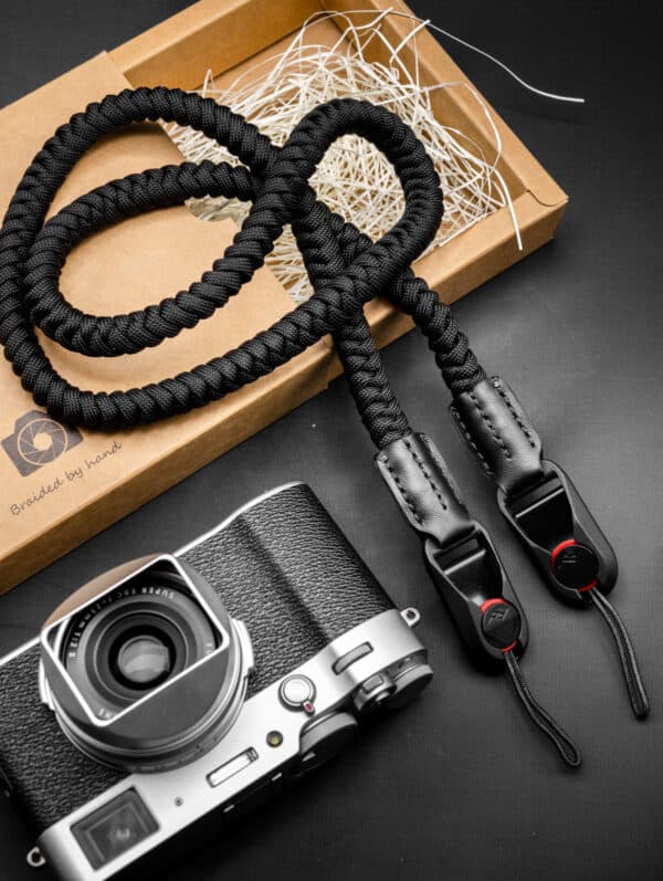 สายคล้องกล้อง Paracord Black เส้นกลม พร้อมหัวต่อ Peak Design จาก Braided by Hand