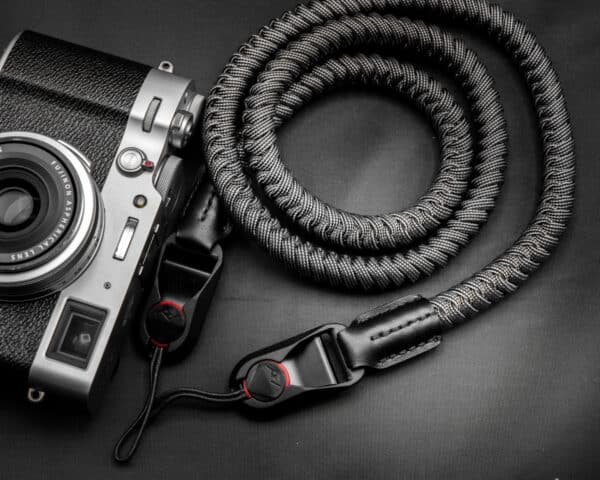 สายคล้องกล้อง Paracord Gray เส้นกลม พร้อมหัวต่อ Peak Design จาก Braided by Hand