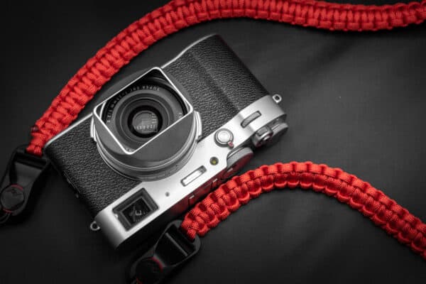 สายคล้องกล้อง Paracord Red เส้นแบน พร้อมหัวต่อ Peak Design จาก Braided by Hand