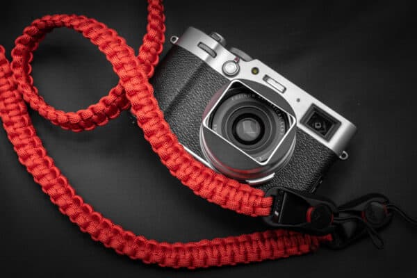 สายคล้องกล้อง Paracord Red เส้นแบน พร้อมหัวต่อ Peak Design จาก Braided by Hand