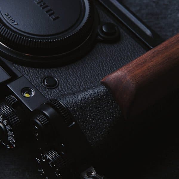 กริปไม้ FUJI XT5 Walnut Hand Grip จาก King