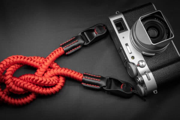 สายคล้องกล้อง Paracord Red เส้นกลม พร้อมหัวต่อ Peak Design จาก Braided by Hand