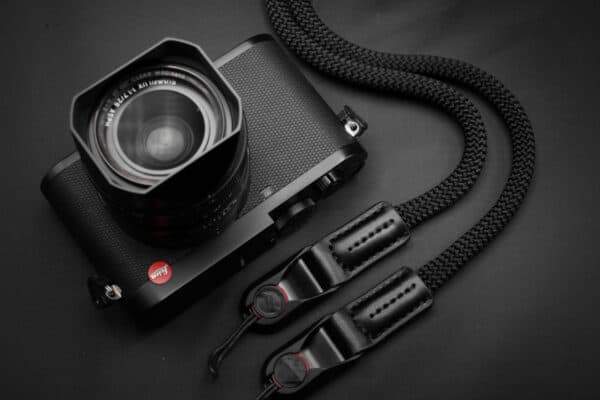สายคล้องกล้องเชือก สีดำ Black พร้อมหัวต่อ Peak Design จาก ProudLone