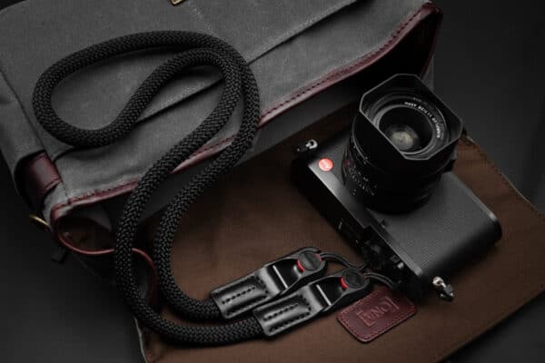 สายคล้องกล้องเชือก สีดำ Black พร้อมหัวต่อ Peak Design จาก ProudLone