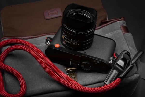 สายคล้องกล้องเชือก สีแดง Red พร้อมหัวต่อ Peak Design จาก ProudLone