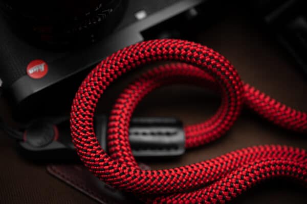 สายคล้องกล้องเชือก สีแดง Red พร้อมหัวต่อ Peak Design จาก ProudLone