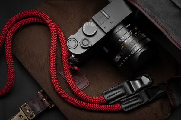สายคล้องกล้องเชือก สีแดง Red พร้อมหัวต่อ Peak Design จาก ProudLone