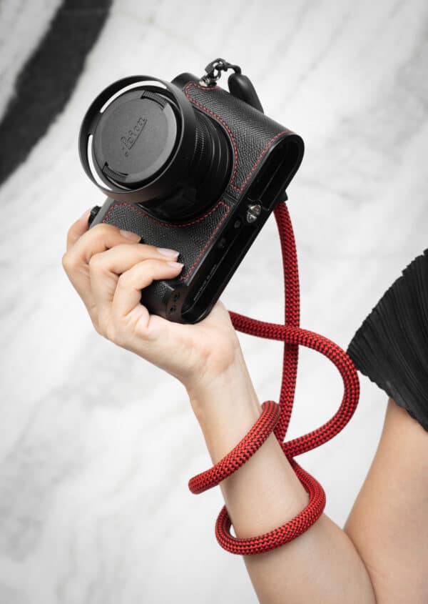 สายคล้องกล้องเชือก สีแดง Red พร้อมหัวต่อ Peak Design จาก ProudLone