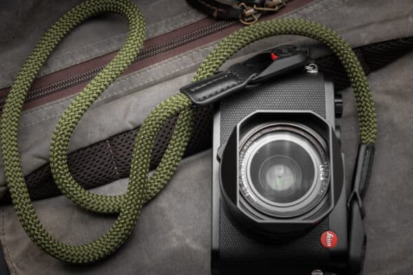สายคล้องกล้องเชือก สีเขียว Green พร้อมหัวต่อ Peak Design จาก ProudLone