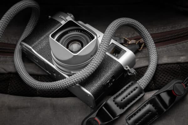 สายคล้องกล้องเชือก สีเทา Silver Grey พร้อมหัวต่อ Peak Design จาก ProudLone