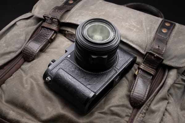 เคส Leica Q3 Ostrich Milicase หนังนกกระจอกเทศ มีกริป สำหรับ Leica Q3