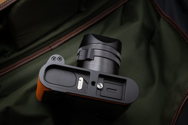 Case Leica Q3 Orange Kontice เคสหนังแท้ สีส้ม มีกริป สำหรับ Leica Q3
