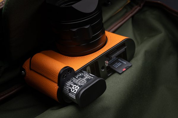 Case Leica Q3 Orange Kontice เคสหนังแท้ สีส้ม มีกริป สำหรับ Leica Q3