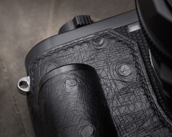 เคส Leica Q3 Black Ostrich Kontice เคสหนังนกกระจอกแท้ สีดำ มีกริป
