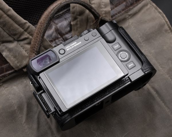 เคส Leica Q3 Black Ostrich Kontice เคสหนังนกกระจอกแท้ สีดำ มีกริป