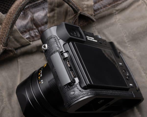 เคส Leica Q3 Black Ostrich Kontice เคสหนังนกกระจอกแท้ สีดำ มีกริป