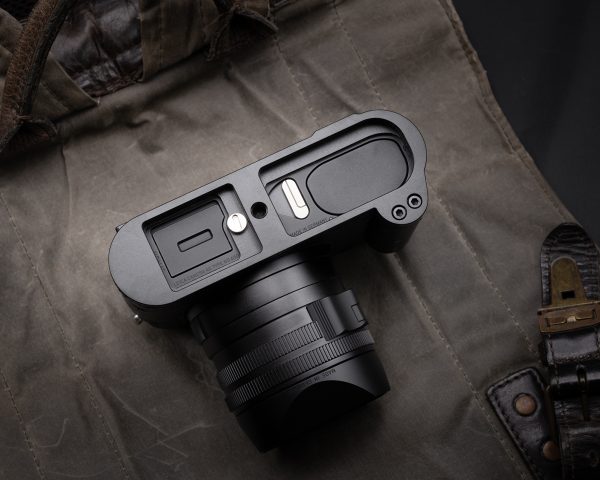 เคส Leica Q3 Black Ostrich Kontice เคสหนังนกกระจอกแท้ สีดำ มีกริป
