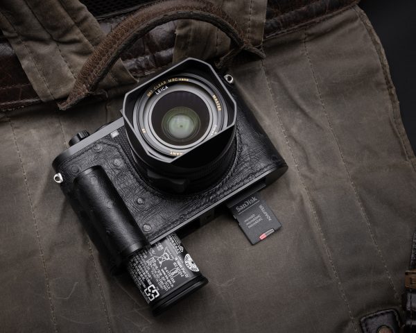 เคส Leica Q3 Black Ostrich Kontice เคสหนังนกกระจอกแท้ สีดำ มีกริป