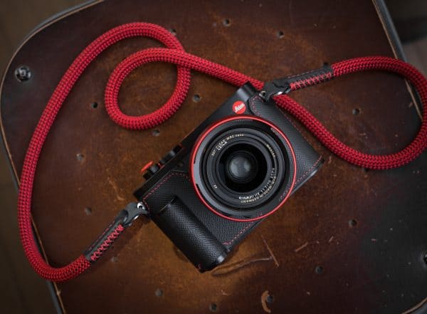 Case Leica Q3 Black/Red Kontice เคสหนังแท้ สีดำด้ายแดง มีกริป สำหรับ Leica Q3